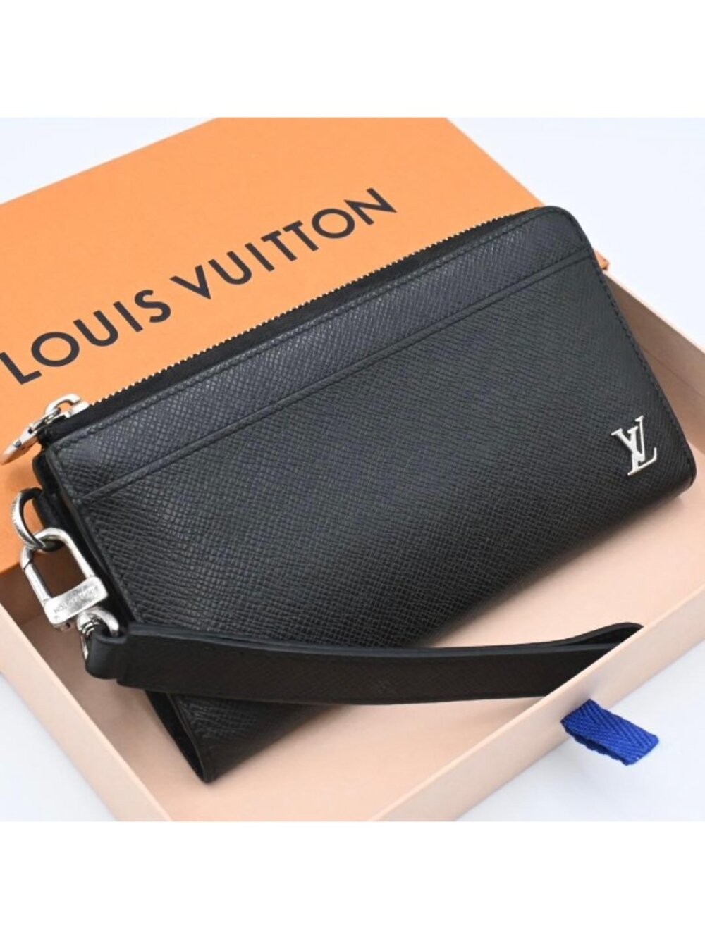 Louis Vuitton Taiga Zippy Dragonne Wallet Black